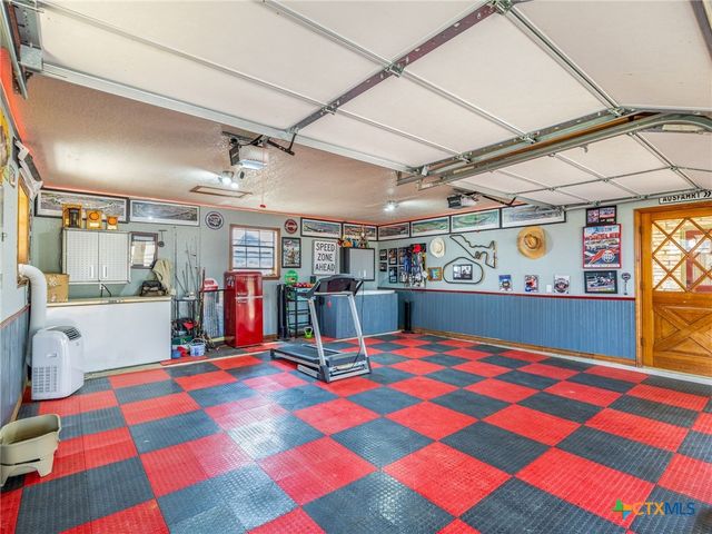 1045 Private Road 7005, Lexington, TX 78947