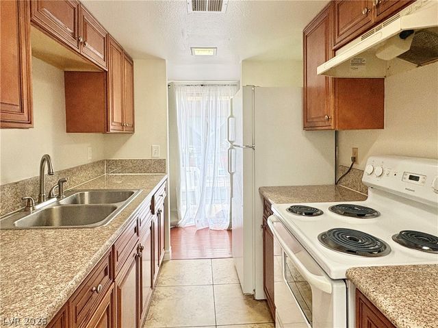5447 Retablo Avenue 3, Las Vegas, NV 89103
