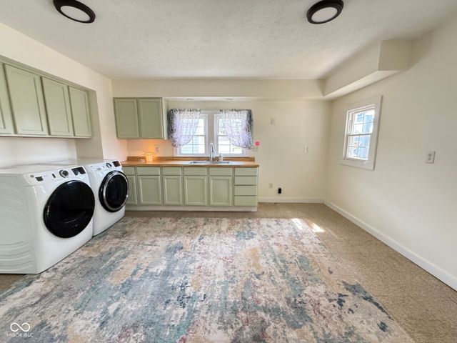 147 S Franklin Street, Knightstown, IN 46148
