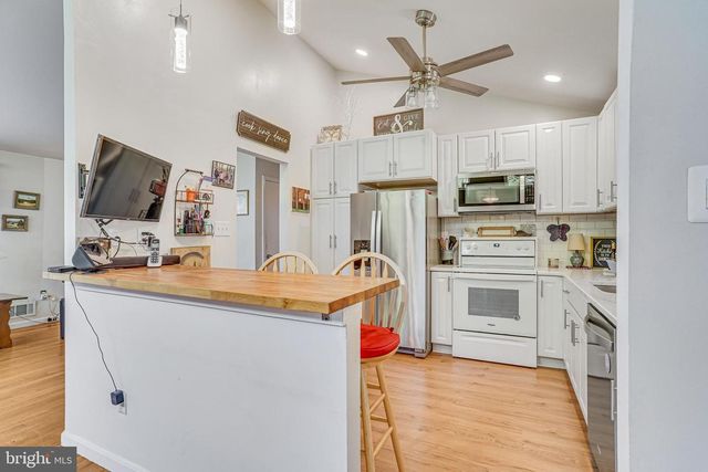 8622 KENILWORTH DR, Springfield, VA 22151