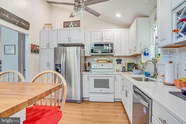 8622 KENILWORTH DR, Springfield, VA 22151