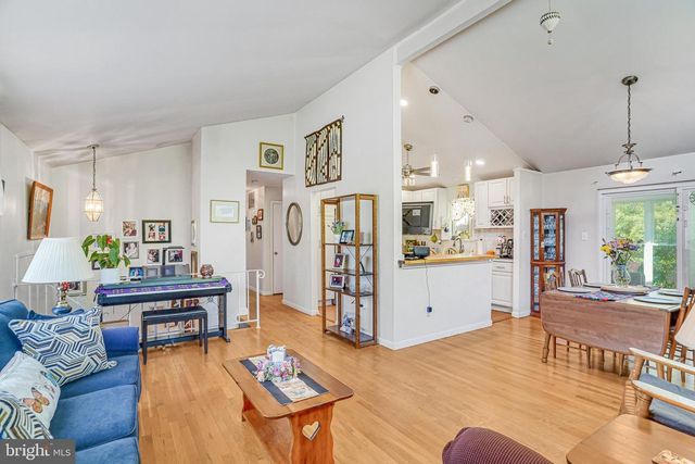 8622 KENILWORTH DR, Springfield, VA 22151