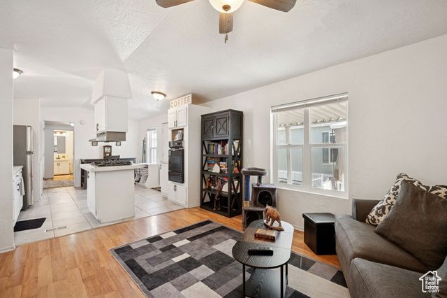 820 W BIG MOUNTAIN MTN, Taylorsville, UT 84123