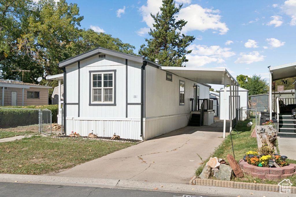 820 W BIG MOUNTAIN MTN, Taylorsville, UT 84123