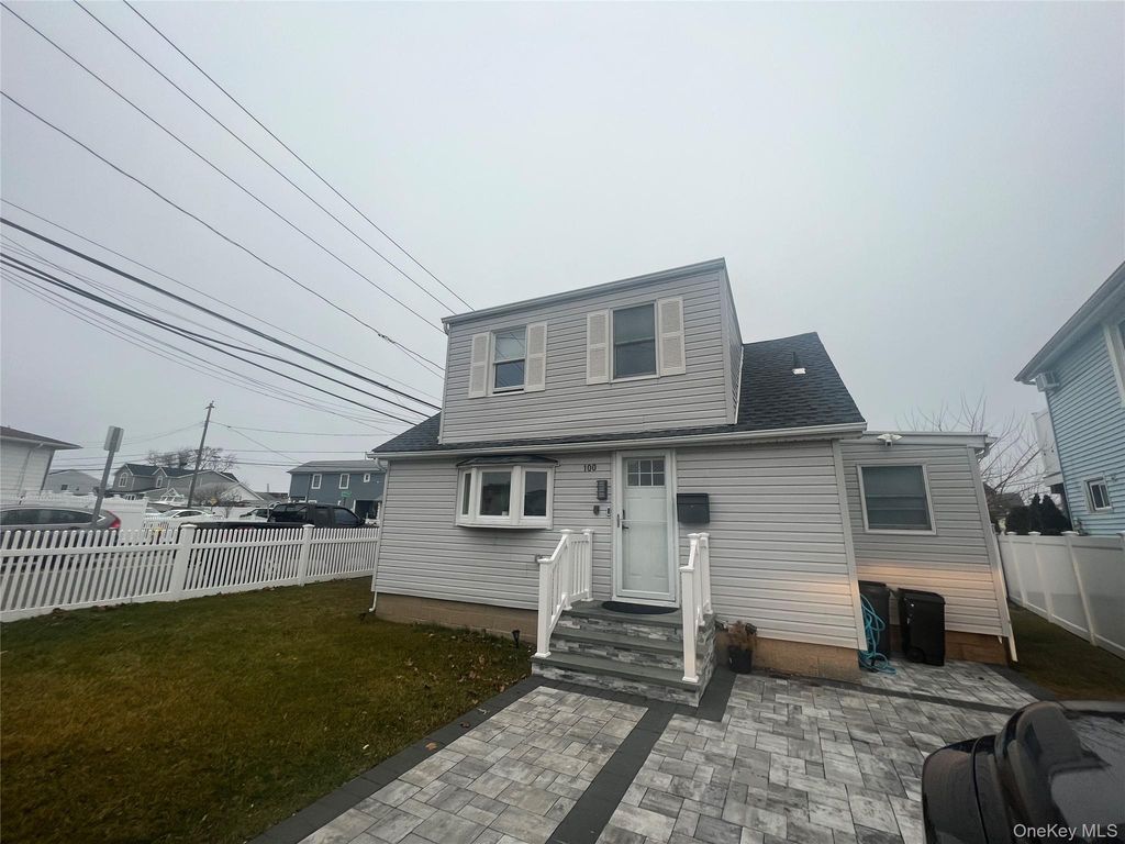 100 Clubhouse Road, Bellmore, NY 11710