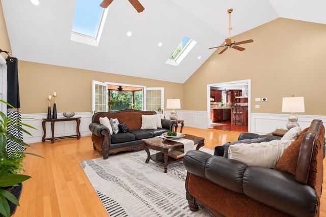 8 Taylor Way, Stoughton, MA 02027