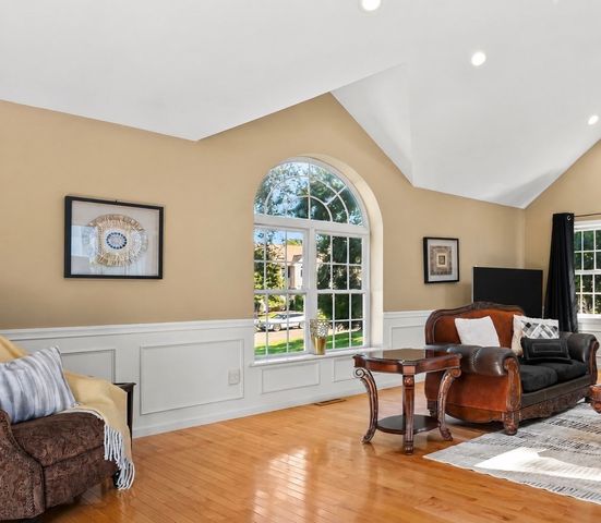 8 Taylor Way, Stoughton, MA 02027