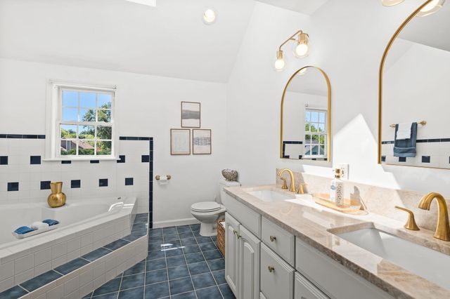 8 Taylor Way, Stoughton, MA 02027