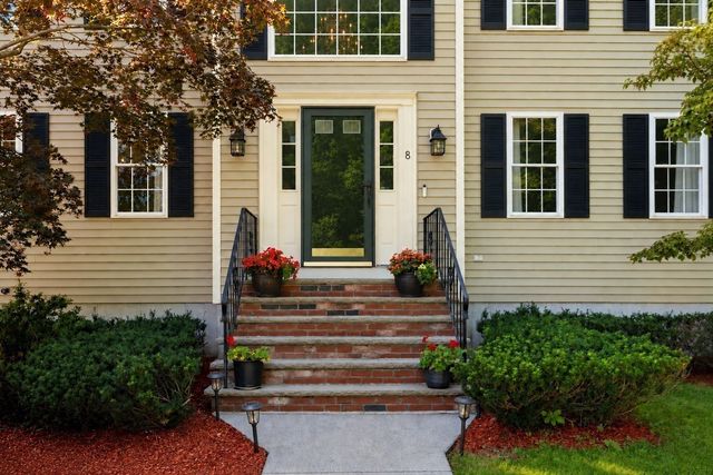 8 Taylor Way, Stoughton, MA 02027