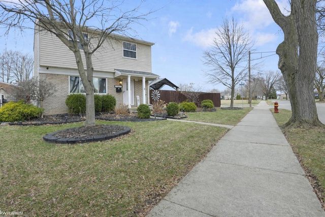 23507 Grove Street, Saint Clair Shores, MI 48080