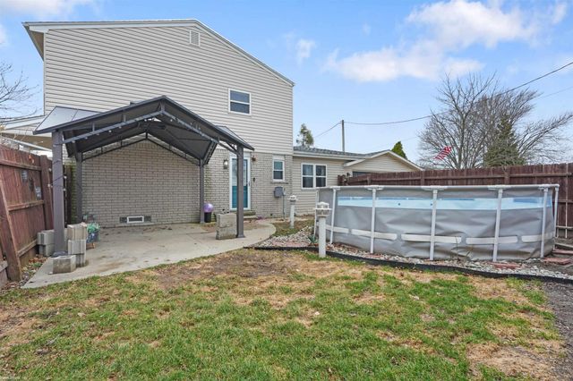 23507 Grove Street, Saint Clair Shores, MI 48080