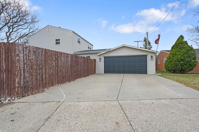 23507 Grove Street, Saint Clair Shores, MI 48080