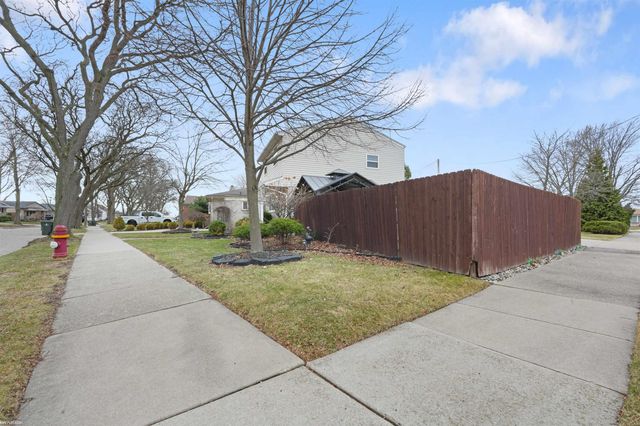 23507 Grove Street, Saint Clair Shores, MI 48080