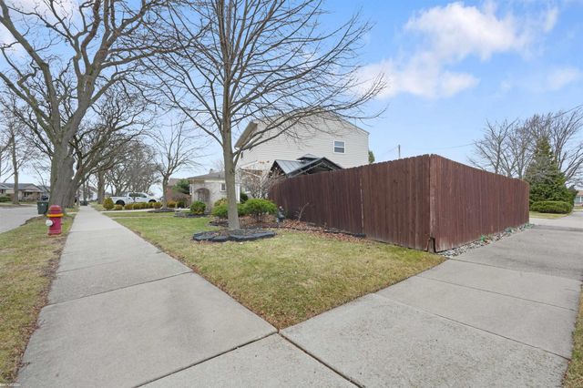 23507 Grove Street, Saint Clair Shores, MI 48080