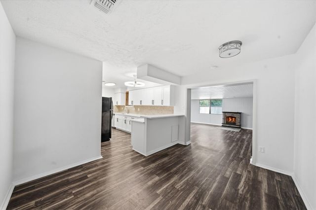 802 E Stadium Court, Friendswood, TX 77546