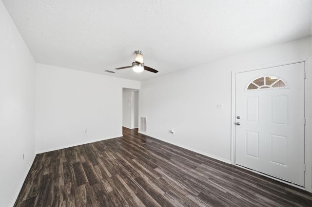 802 E Stadium Court, Friendswood, TX 77546