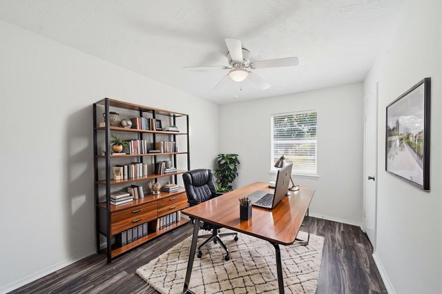 802 E Stadium Court, Friendswood, TX 77546