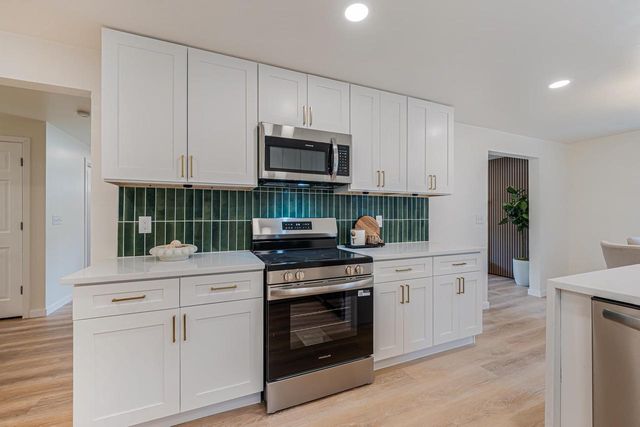1418 COUNTY RD JJ, Neenah, WI 54956
