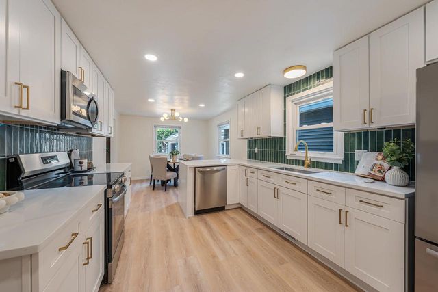 1418 COUNTY RD JJ, Neenah, WI 54956