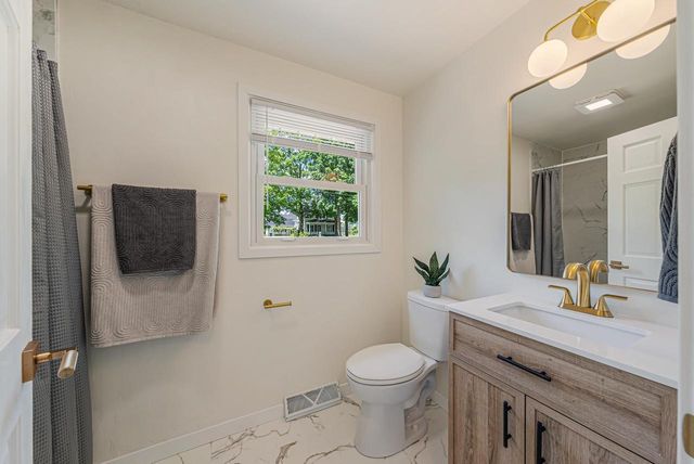 1418 COUNTY RD JJ, Neenah, WI 54956