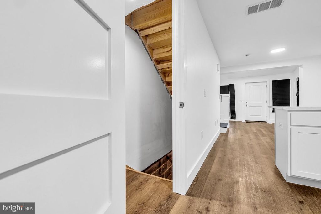 Image 19 of property listing at 2801 ROUND RD, Baltimore, MD 21225