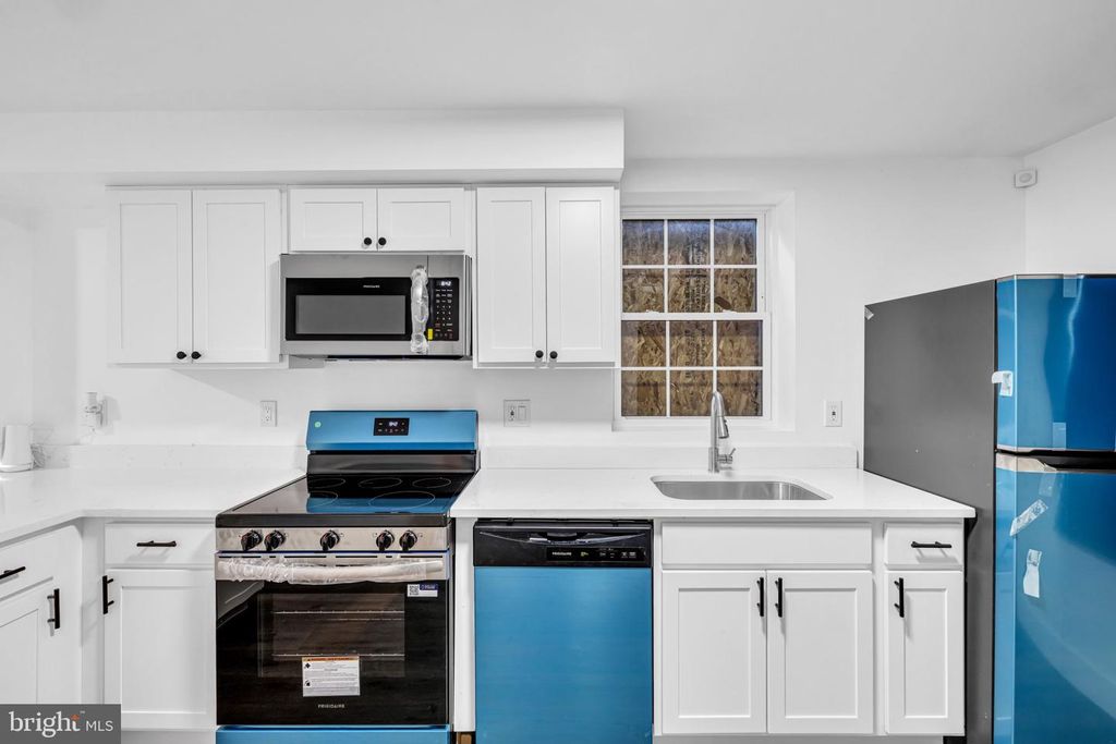 Image 5 of property listing at 2801 ROUND RD, Baltimore, MD 21225