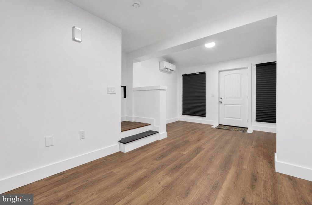 Image 7 of property listing at 2801 ROUND RD, Baltimore, MD 21225