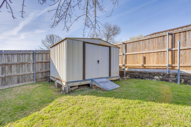 625 Creekview Drive, Burleson, TX 76028