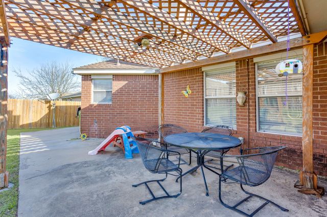 625 Creekview Drive, Burleson, TX 76028