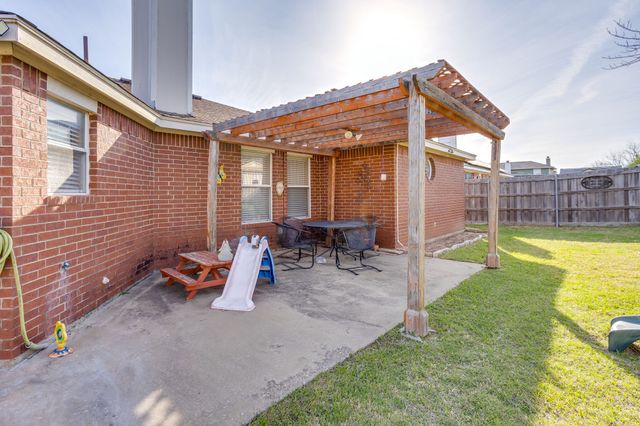 625 Creekview Drive, Burleson, TX 76028