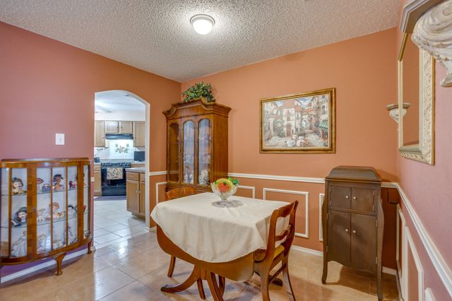 625 Creekview Drive, Burleson, TX 76028