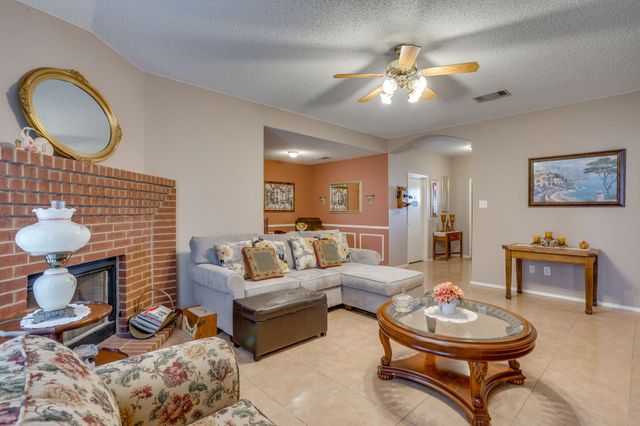 625 Creekview Drive, Burleson, TX 76028