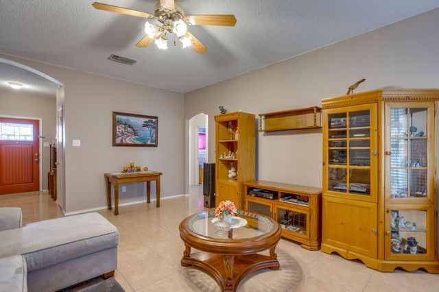 625 Creekview Drive, Burleson, TX 76028