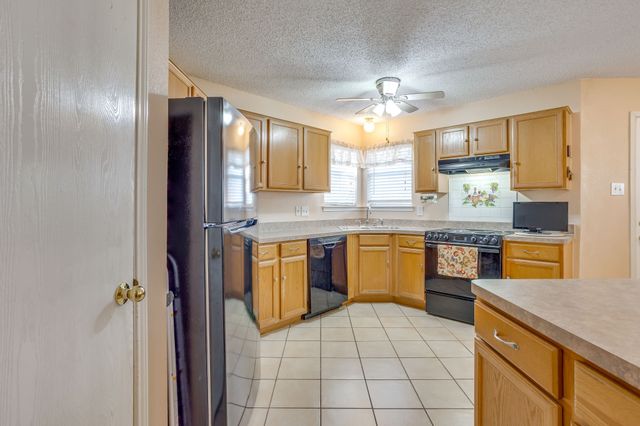 625 Creekview Drive, Burleson, TX 76028