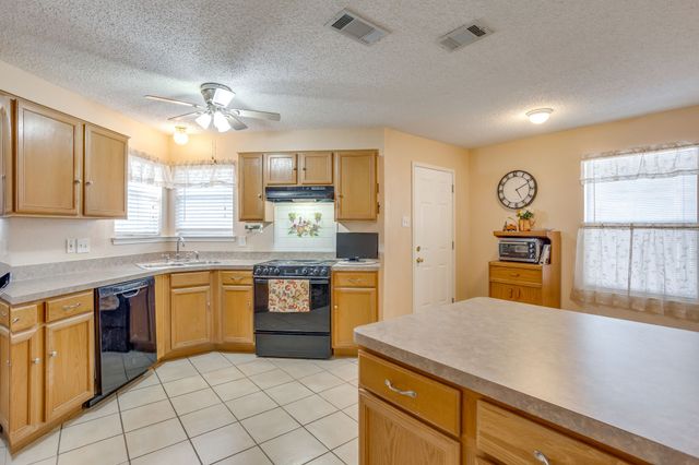 625 Creekview Drive, Burleson, TX 76028