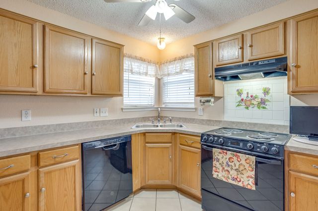 625 Creekview Drive, Burleson, TX 76028