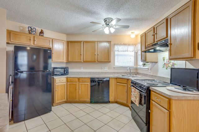 625 Creekview Drive, Burleson, TX 76028