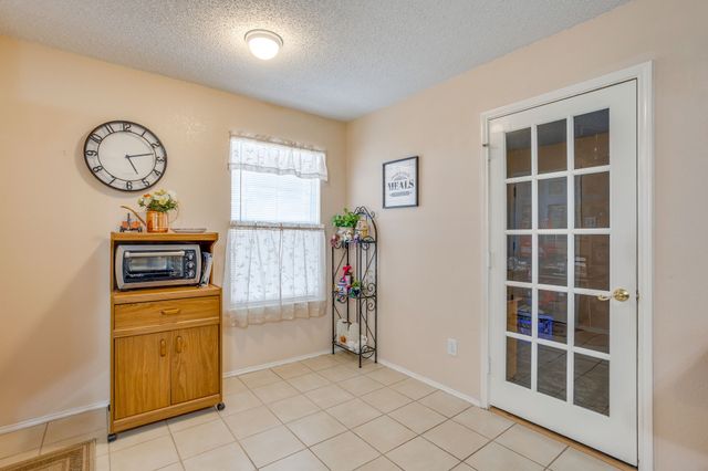 625 Creekview Drive, Burleson, TX 76028