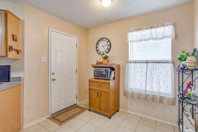 625 Creekview Drive, Burleson, TX 76028