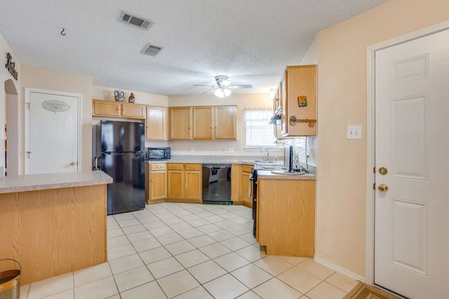 625 Creekview Drive, Burleson, TX 76028