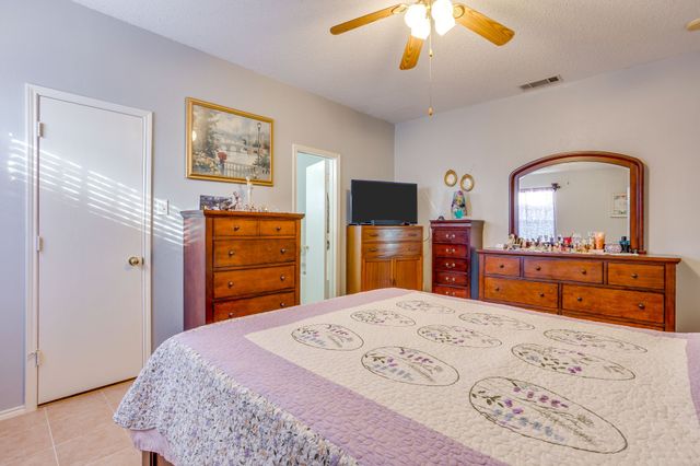 625 Creekview Drive, Burleson, TX 76028