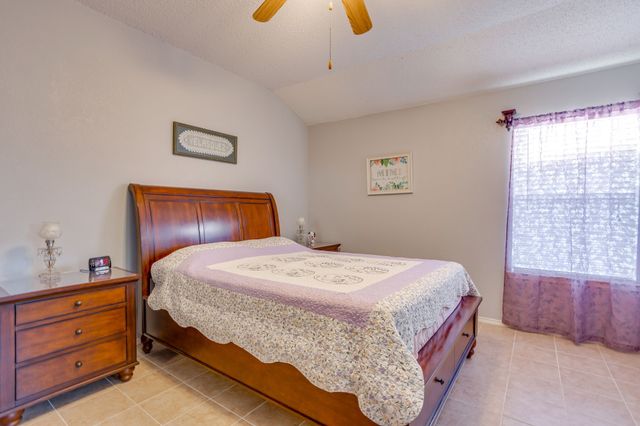 625 Creekview Drive, Burleson, TX 76028