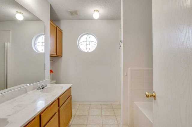 625 Creekview Drive, Burleson, TX 76028