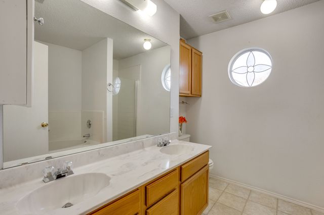 625 Creekview Drive, Burleson, TX 76028