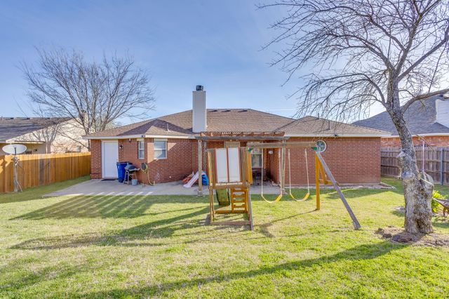 625 Creekview Drive, Burleson, TX 76028