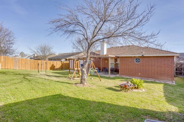 625 Creekview Drive, Burleson, TX 76028