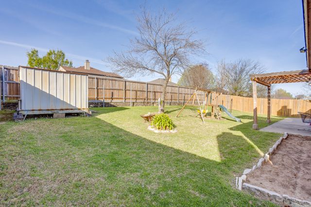 625 Creekview Drive, Burleson, TX 76028