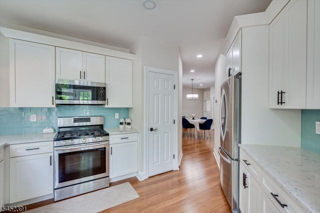 13 Franklin School Way, Metuchen Boro, NJ 08840