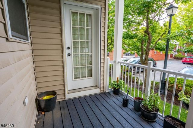 13 Franklin School Way, Metuchen Boro, NJ 08840