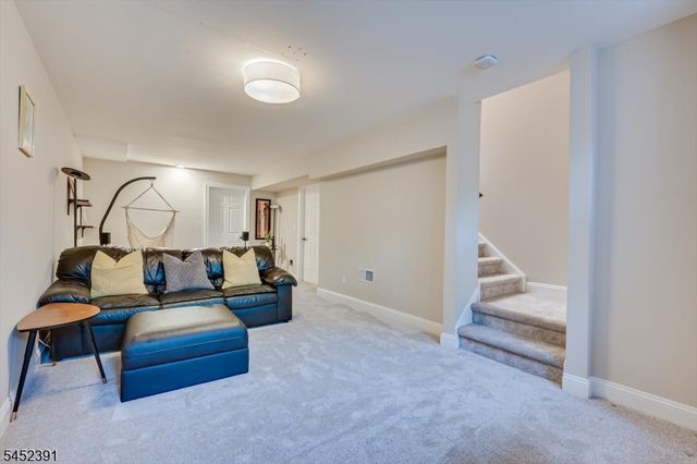 13 Franklin School Way, Metuchen Boro, NJ 08840